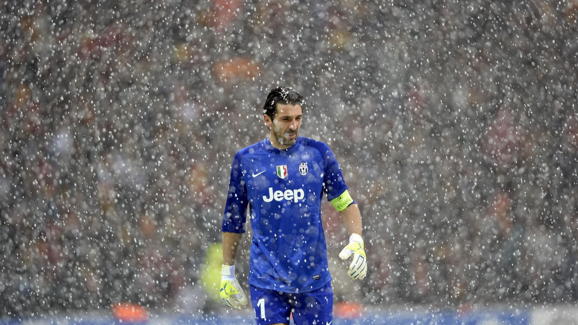 英超争冠焦点战，曼联火力压制乌拉圭式铁血防守